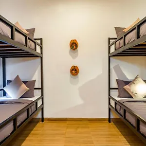  Hostel Aura House